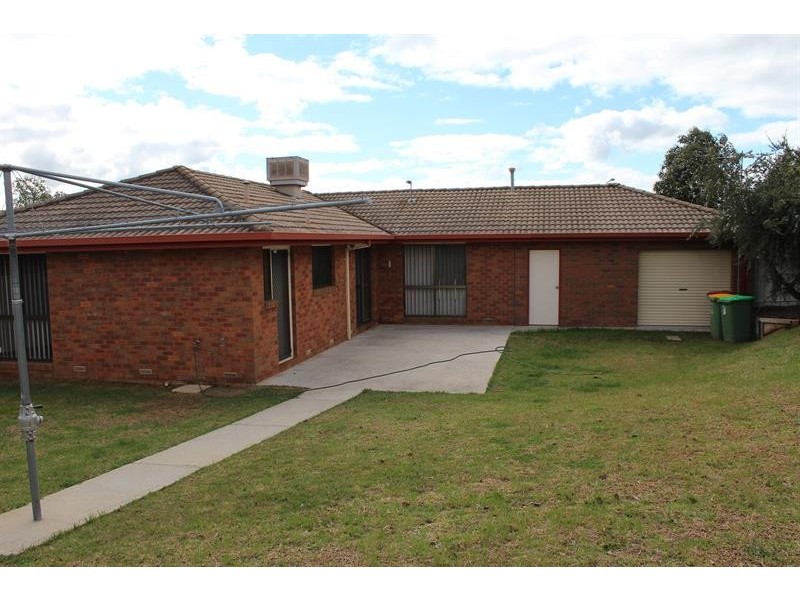 7 Berberick Ct, Thurgoona NSW 2640