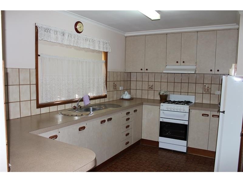 2/356 Parnall St, Lavington NSW 2641