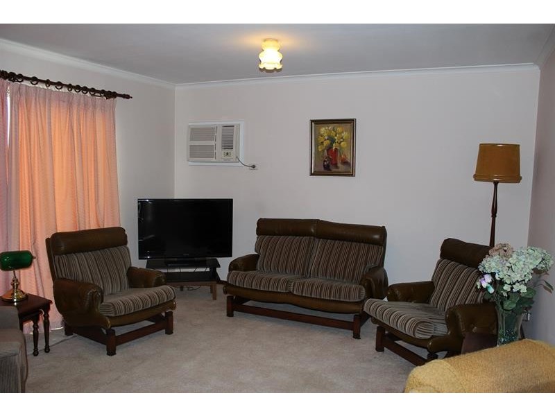 2/356 Parnall St, Lavington NSW 2641