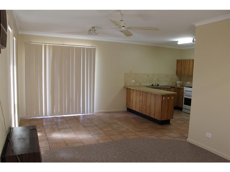 6/299 Kaitlers Rd, Lavington NSW 2641