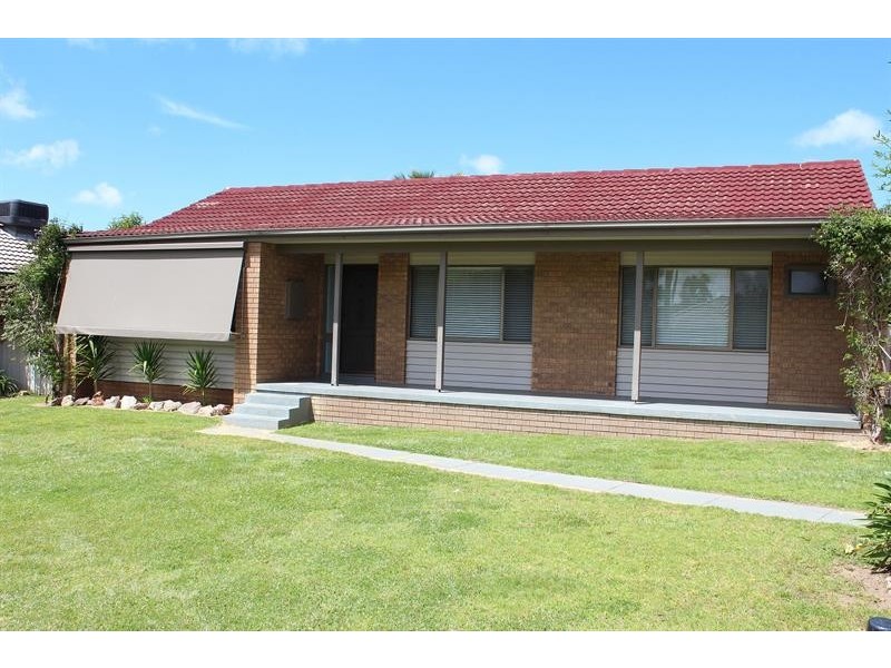97 Feathertop Cct, Thurgoona NSW 2640