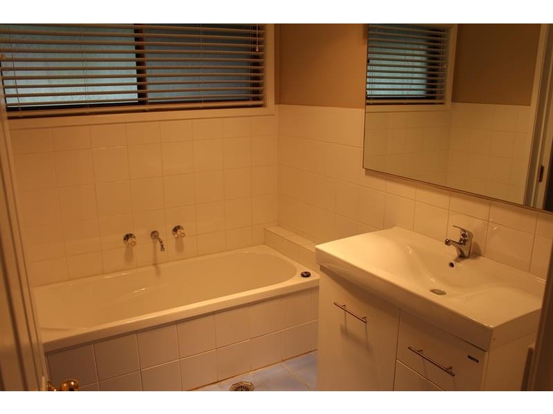 97 Feathertop Cct, Thurgoona NSW 2640