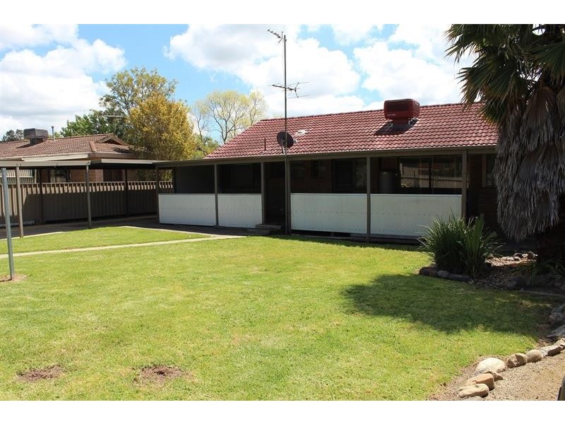 97 Feathertop Cct, Thurgoona NSW 2640