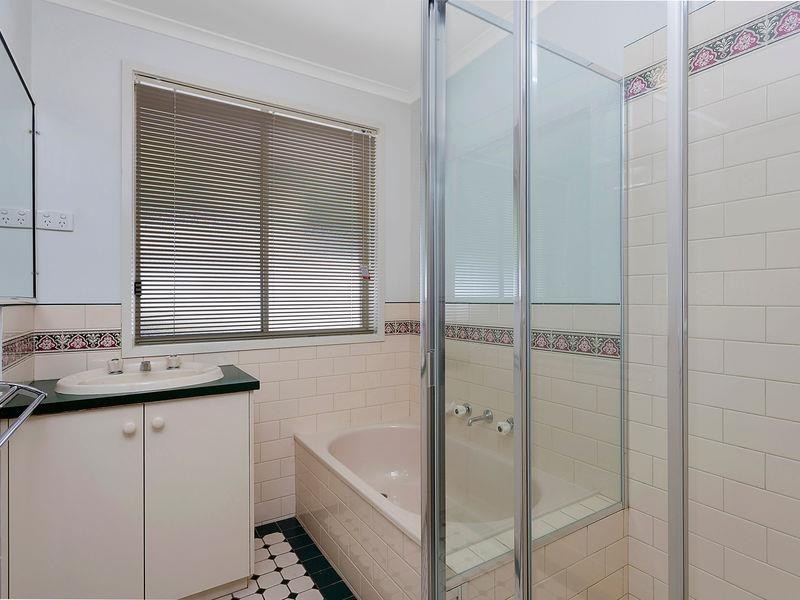 2/107 Southern View Dr, West Albury NSW 2640