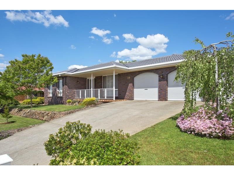 19 Hamilton Valley Ct, Lavington NSW 2641