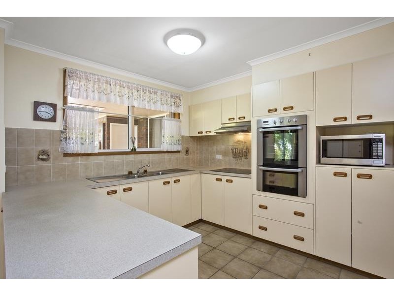 19 Hamilton Valley Ct, Lavington NSW 2641