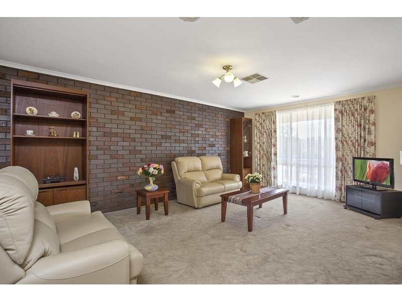19 Hamilton Valley Ct, Lavington NSW 2641
