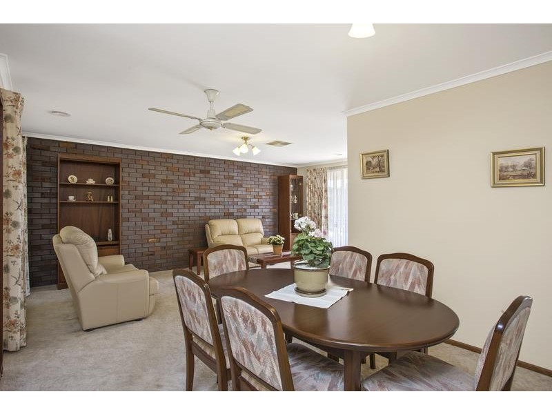 19 Hamilton Valley Ct, Lavington NSW 2641