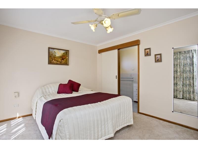 19 Hamilton Valley Ct, Lavington NSW 2641