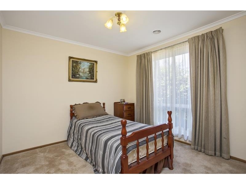 19 Hamilton Valley Ct, Lavington NSW 2641