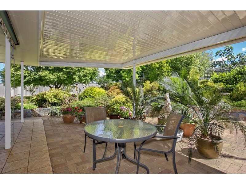 19 Hamilton Valley Ct, Lavington NSW 2641