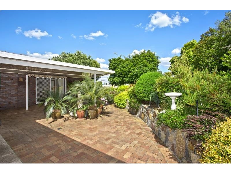 19 Hamilton Valley Ct, Lavington NSW 2641