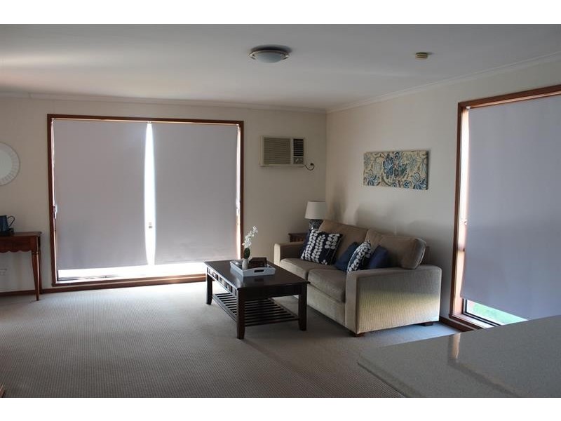 1/379 Parnall St, Lavington NSW 2641