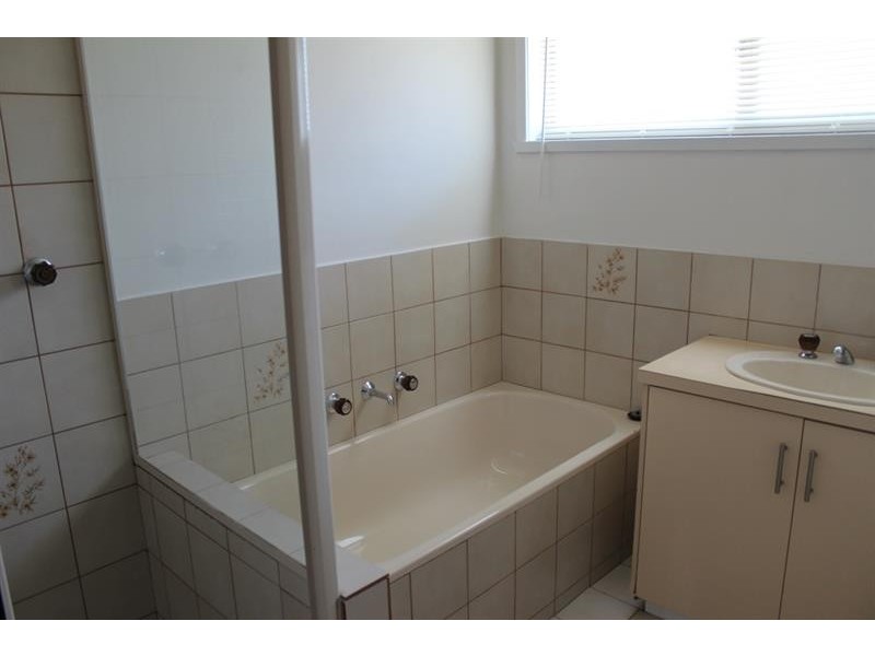 1/379 Parnall St, Lavington NSW 2641