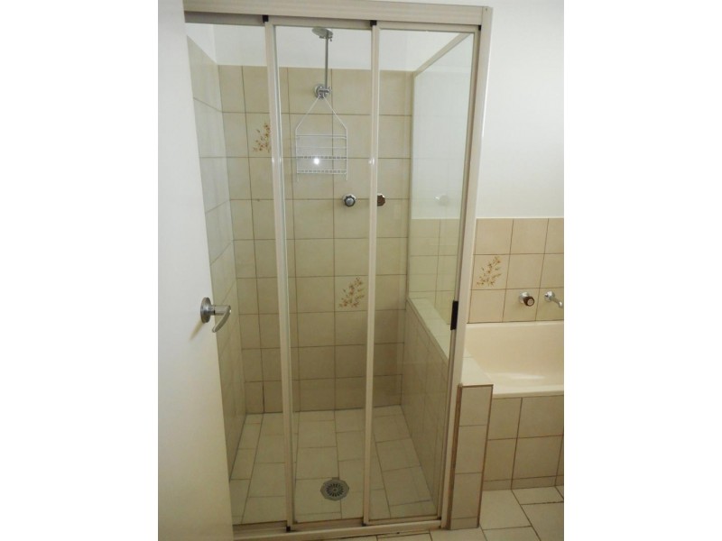 1/379 Parnall St, Lavington NSW 2641