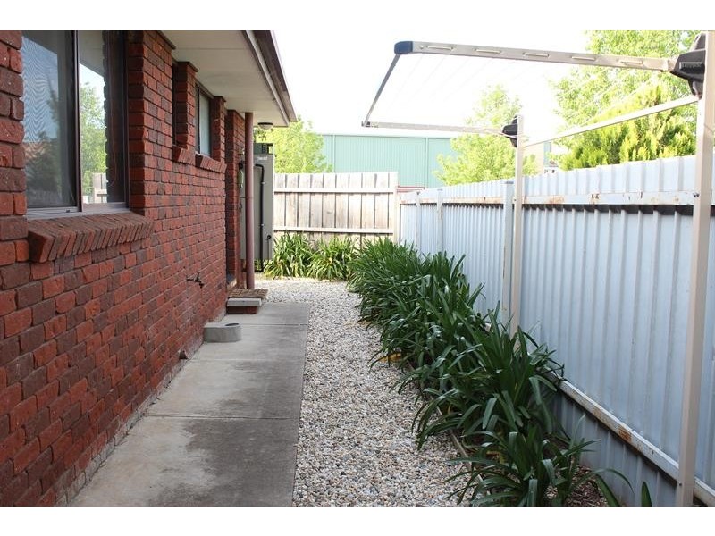 1/379 Parnall St, Lavington NSW 2641