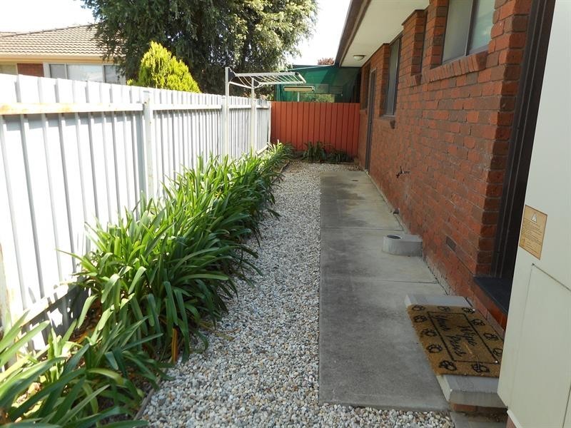 1/379 Parnall St, Lavington NSW 2641