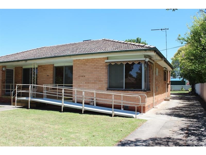 2/539 Hague Street, Lavington NSW 2641