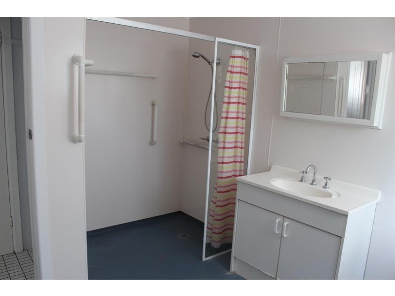 2/539 Hague Street, Lavington NSW 2641