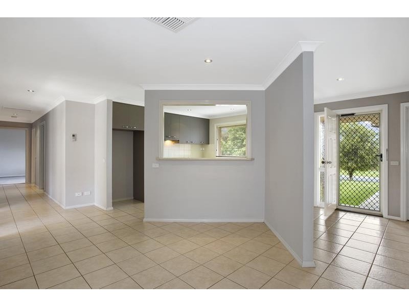 6 Almurta Ct, Lavington NSW 2641