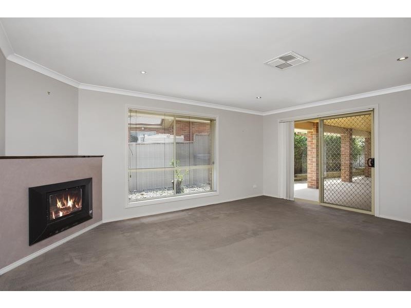 6 Almurta Ct, Lavington NSW 2641