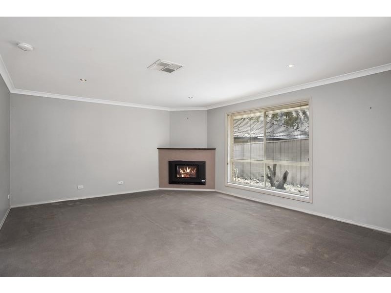 6 Almurta Ct, Lavington NSW 2641