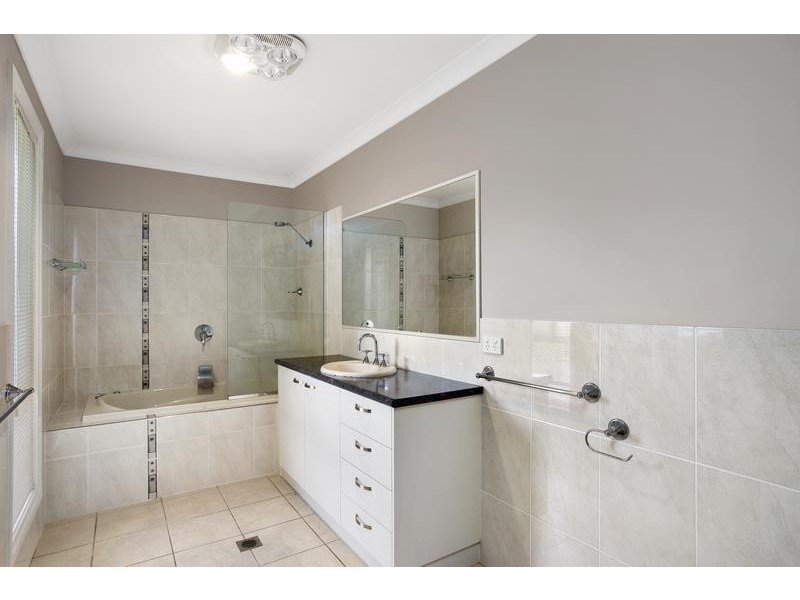 6 Almurta Ct, Lavington NSW 2641