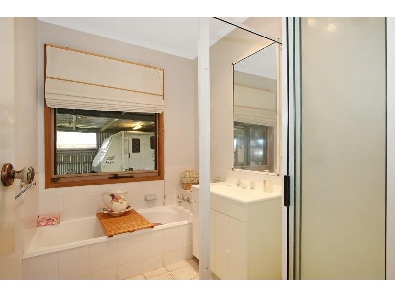 14 Dimbanna Ct, Lavington NSW 2641