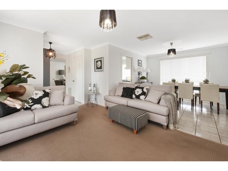 14A Worsley Pl, Lavington NSW 2641