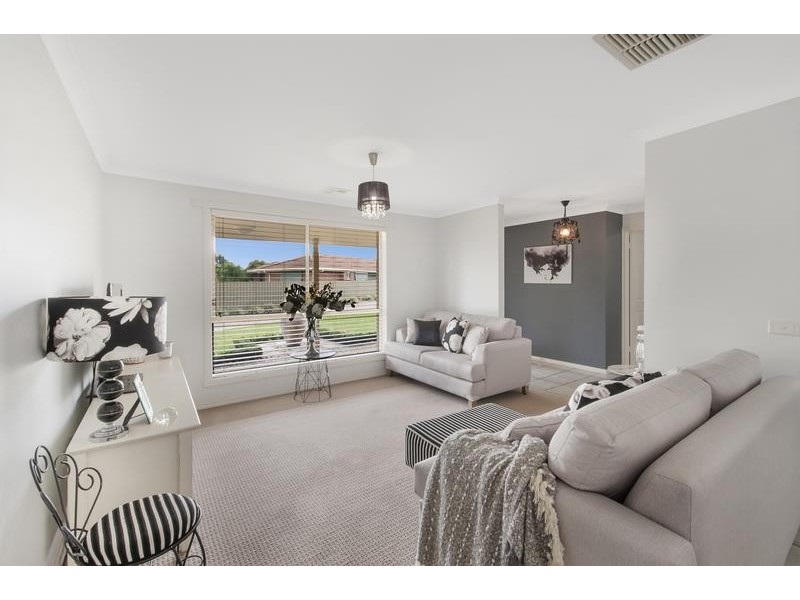 14A Worsley Pl, Lavington NSW 2641