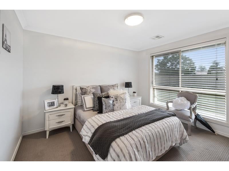 14A Worsley Pl, Lavington NSW 2641