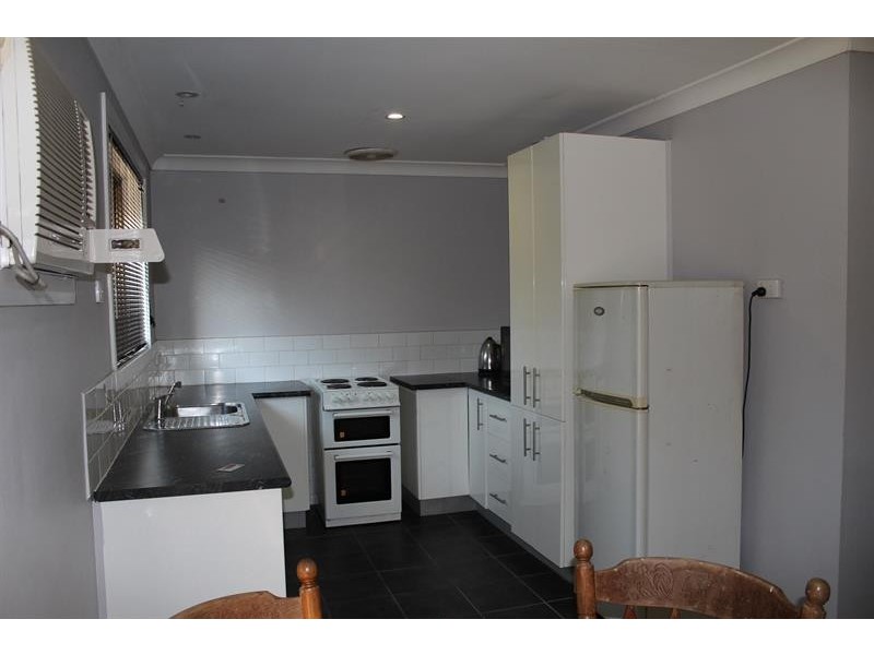 3/320 Kaitlers Rd, Lavington NSW 2641