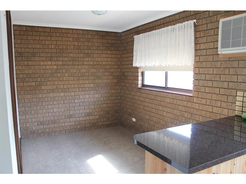 2/572 Mair Street, Lavington NSW 2641