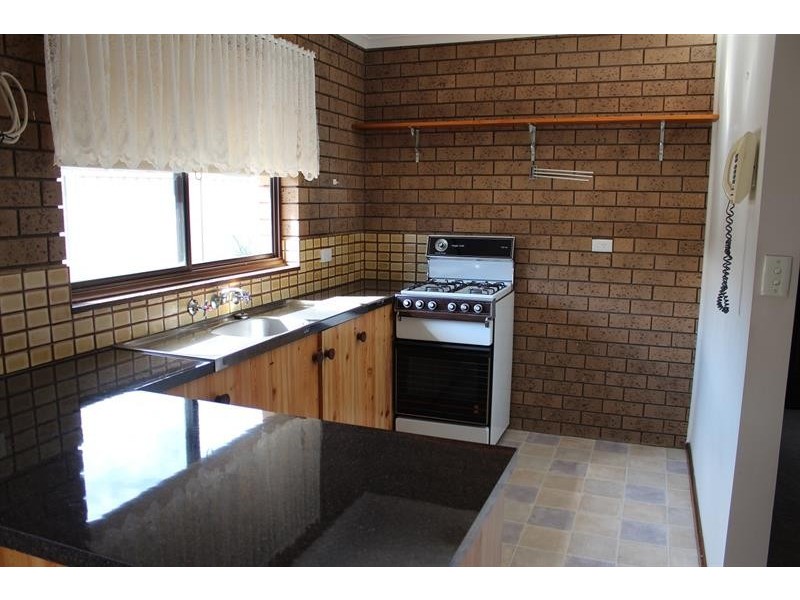 2/572 Mair Street, Lavington NSW 2641