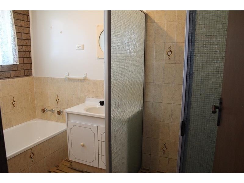 2/572 Mair Street, Lavington NSW 2641