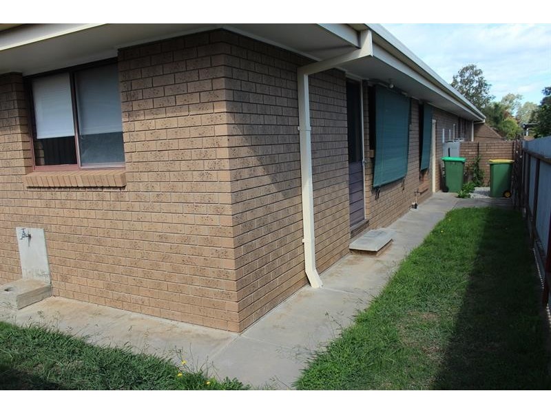 2/572 Mair Street, Lavington NSW 2641