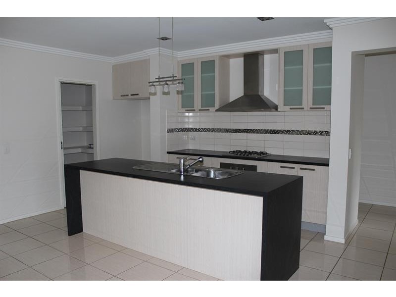 25 Kurrajong Cres, West Albury NSW 2640