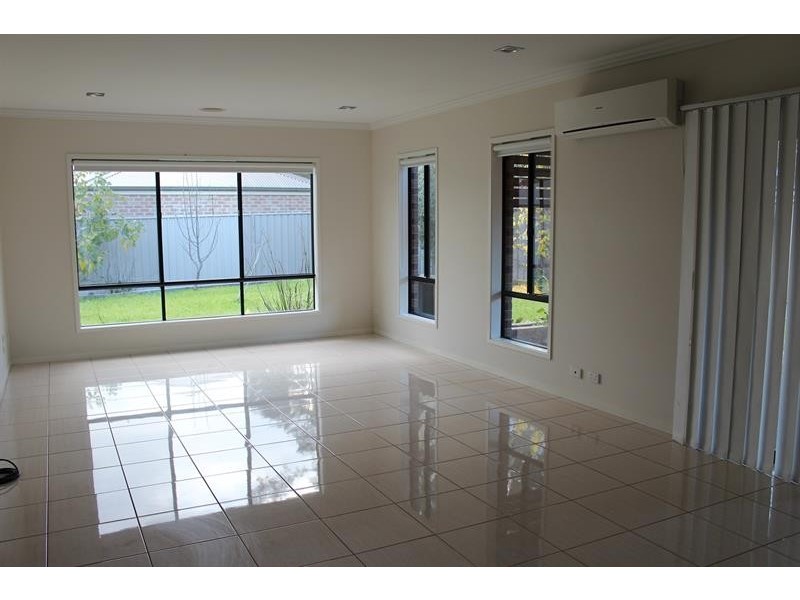 25 Kurrajong Cres, West Albury NSW 2640