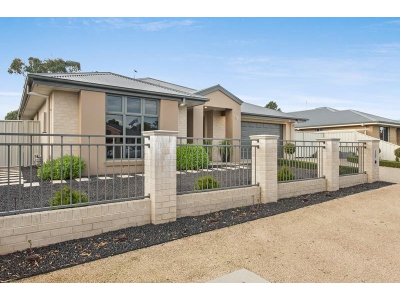 12 Cobby Ct, Lavington NSW 2641