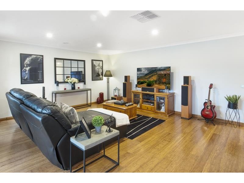 12 Cobby Ct, Lavington NSW 2641