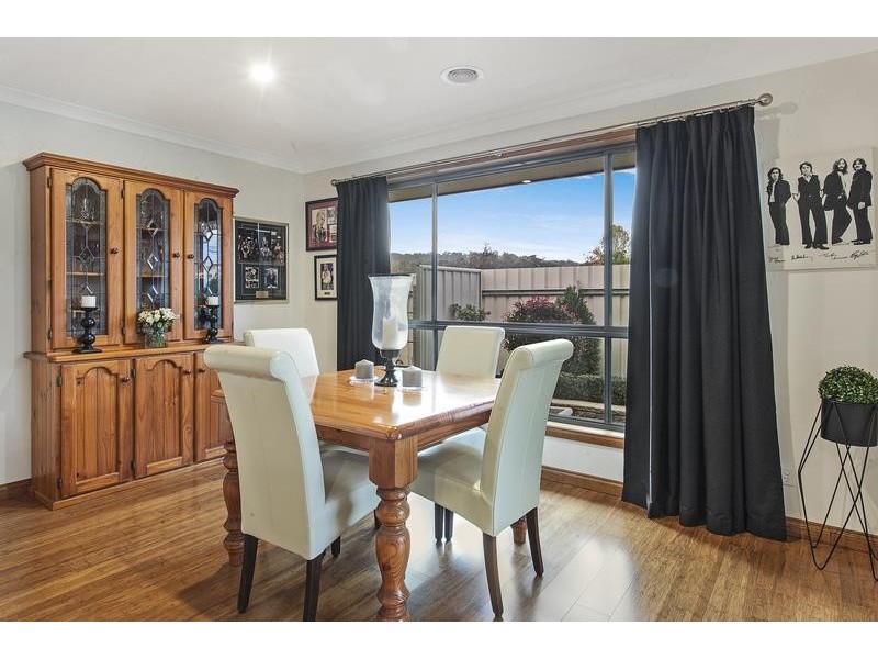12 Cobby Ct, Lavington NSW 2641