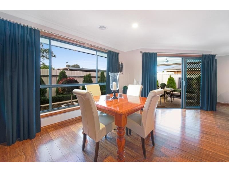 12 Cobby Ct, Lavington NSW 2641
