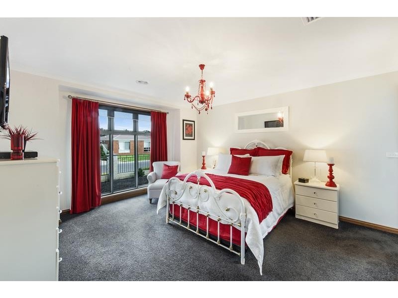 12 Cobby Ct, Lavington NSW 2641
