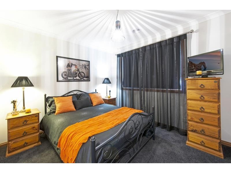 12 Cobby Ct, Lavington NSW 2641