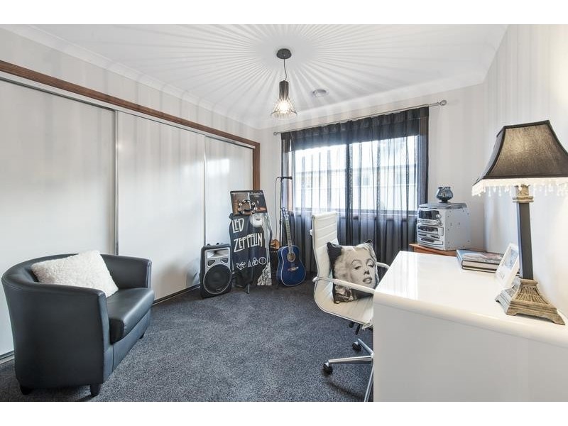 12 Cobby Ct, Lavington NSW 2641