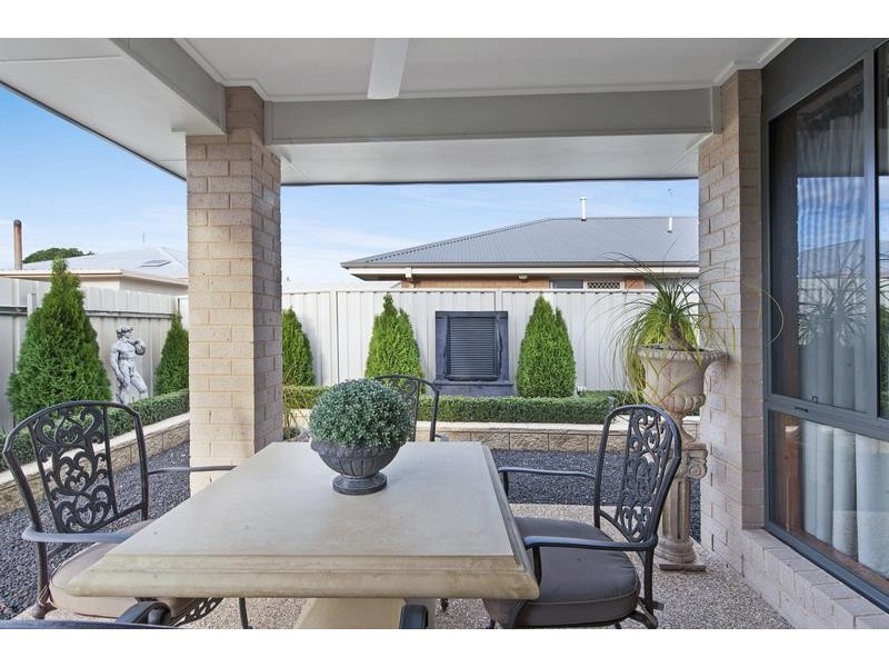 12 Cobby Ct, Lavington NSW 2641