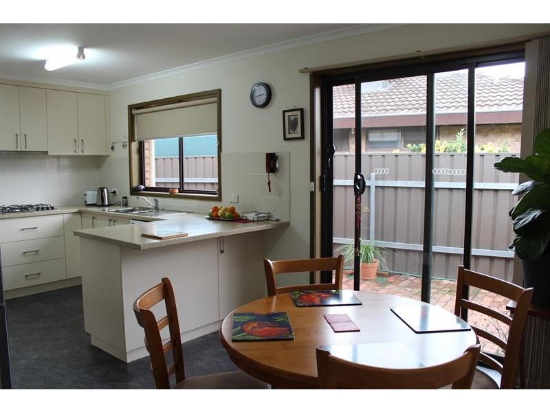 484  Henderson St, Lavington NSW 2641