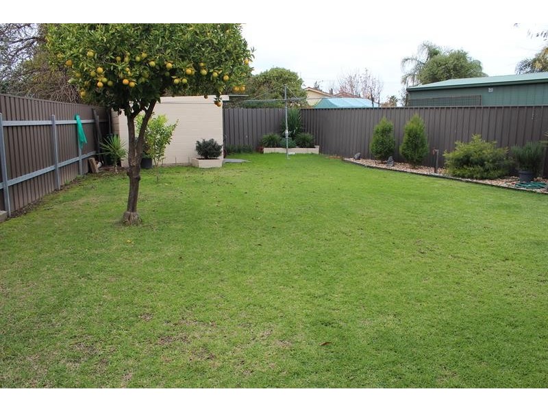 484  Henderson St, Lavington NSW 2641
