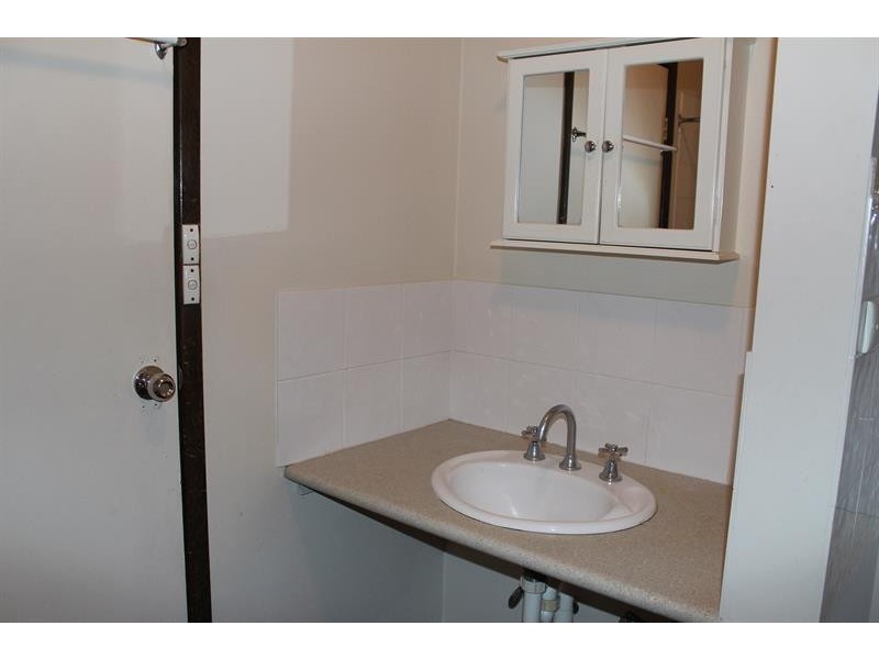 4/311 Moore St, Lavington NSW 2641
