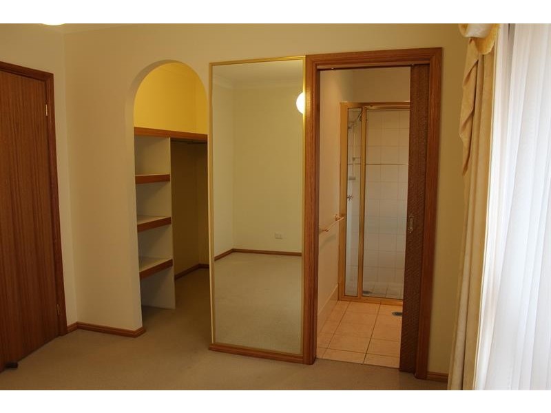 10 Briese Ct, Thurgoona NSW 2640